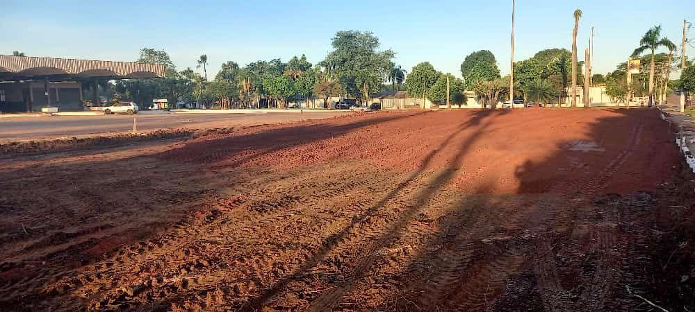 Imagem 2163 - Em frente a Rodoviária: Iniciada obra do campo de grama sintética em Nioaque