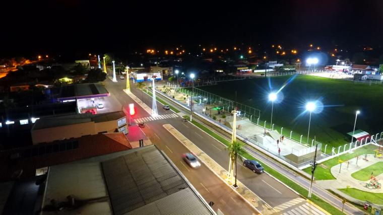 Prefeitura de Nioaque instala iluminação para o Natal 2021 
