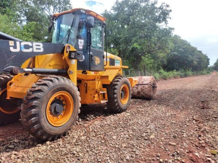 Prefeitura de Nioaque realiza serviço de compactação de solo 