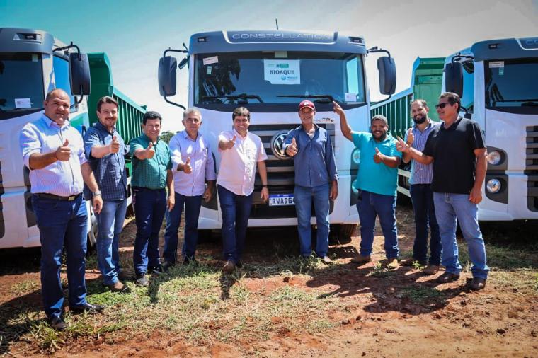 Valdir Júnior prestigia entrega de máquinas para a agricultura familiar de Nioaque 