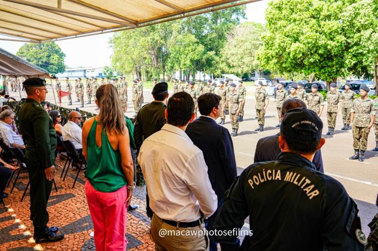Autoridades participam de festividades ao dia do soldado no 9° GAC