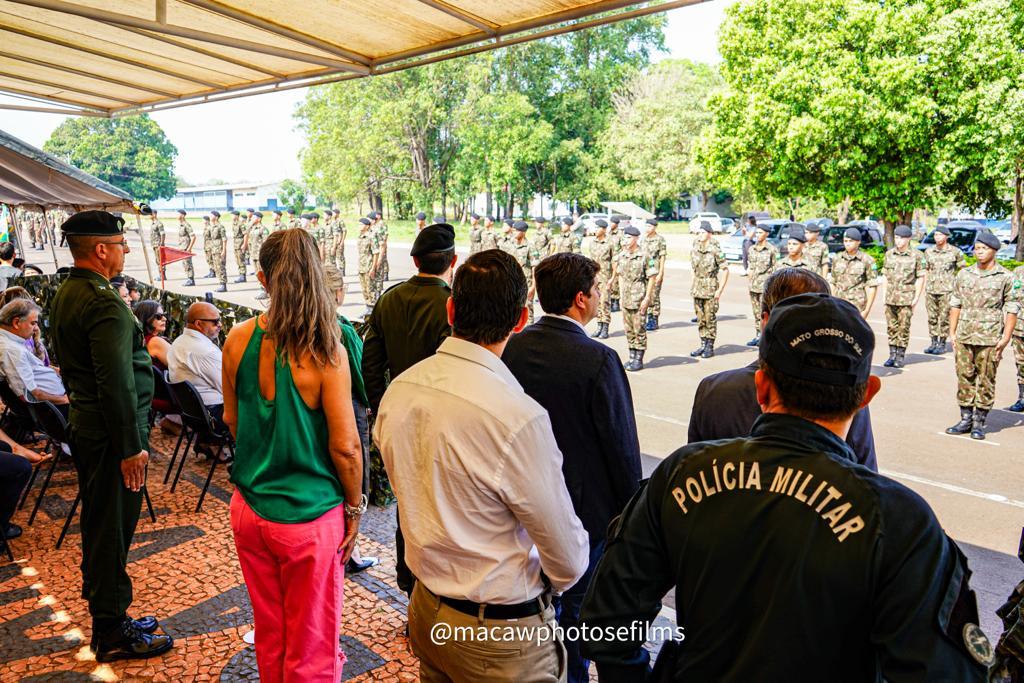 Imagem 3157 - Autoridades participam de festividades ao dia do soldado no 9° GAC